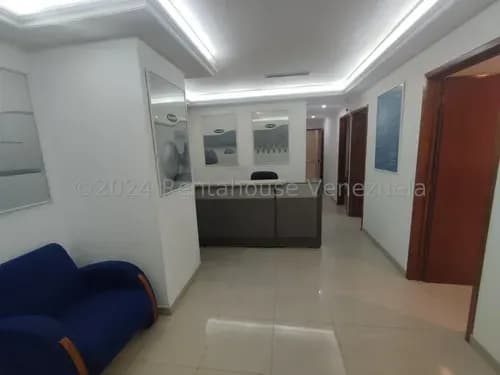 Oficina En Venta. Iluminada Y Cómoda Parroquia La Candelaria Yg 26-20363 Ll