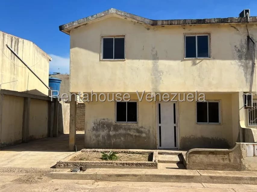 Casa (Multipes Niveles) en Venta en Intercomunal Coro La Vela, Falcon