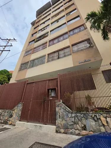 Apartamento A Remodelar En Callejón Prebol Av. Bolívar Norte Valencia Estado Carabobo (am)