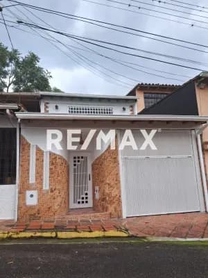 En venta Casa de dos plantas ubicada en urb. El junco páramo.