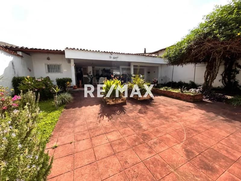 SE ALQUILA CASA EN AMBROSIO PLAZA