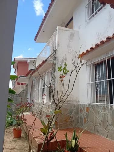 Venta De Casa Prebo A Remodelar, Habitable , Sin Filtraciones Cerca Al Centro Comercial, Calle Cerrada, Patio Dos Niveles 4 Hab. Family Room, Cocina A Remodelar Clientes Compradores Directos !