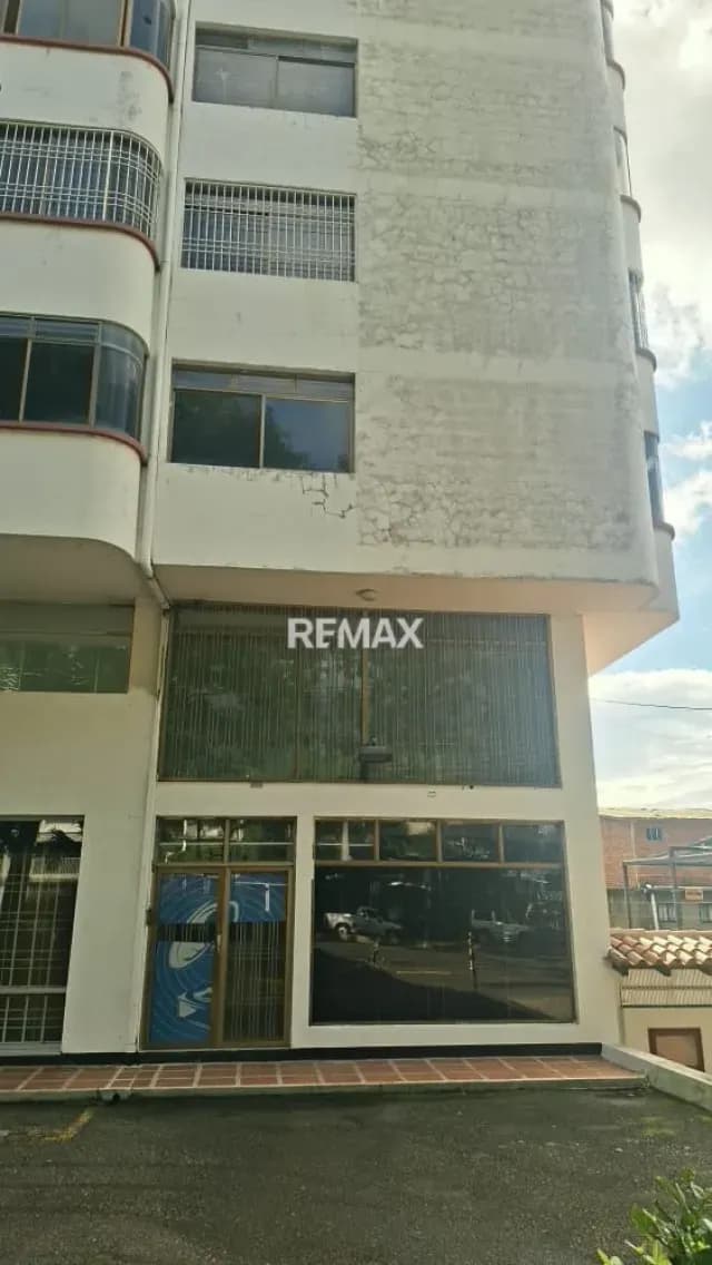 Local. Venta. Av 19 de abril