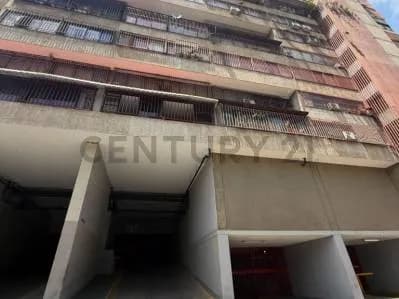Exclusivo Dúplex en Montalbán! Lujo, confort y seguridad. Listo para habitarlo.