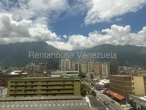 Hermosa Oficina Con Una Excelente Vista Al Avila. Mls #26-3666
