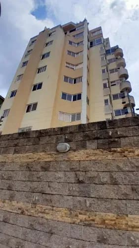 Apartamento De 80 M2 En Alquiler En Piedras Pintadas, Valencia.