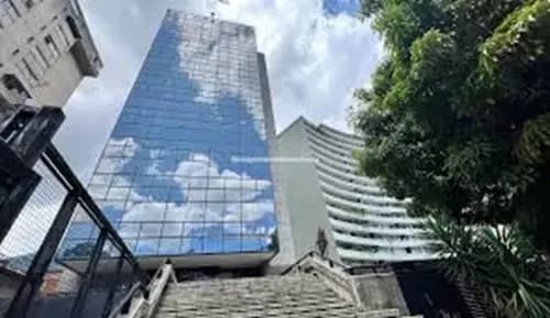 Se Alquila Muy Cómoda Oficina En La Avenida Francisco De Miranda Cerca Del Metro De 110 Metros