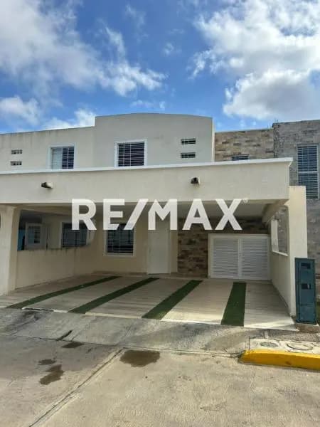 EN VENTA BELLO TOWNHOUSE EQUIPADO, EN LA URBANIZACIÓN VILLA DEL CARMEN, CABUDARE ESTADO LARA.