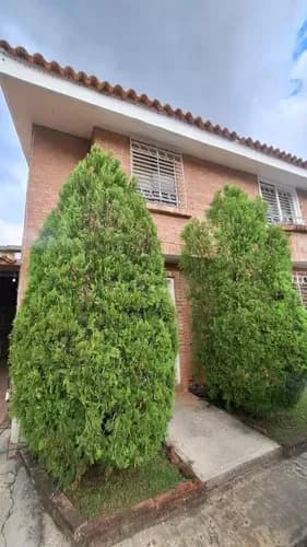 Fernando & Yosmar Venden Town House En Res. Los Aleros, Guataparo, Valencia.