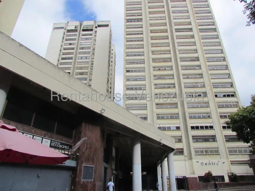 Comercial (Local Comercial) en Alquiler en Los Dos Caminos, Distrito Metropolitano