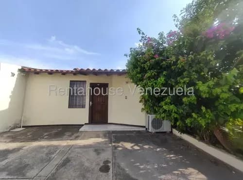 Maria Luisa Mendoza Vende Esta Hermosa Casa En Cabudare Centro, En Optimas Condiciones, Con 3 Habitaciones, 2 Baños, 2 Puestos De Estacionamiento, En Optimas Condiciones! 2 6 1 7 0 7 6.
