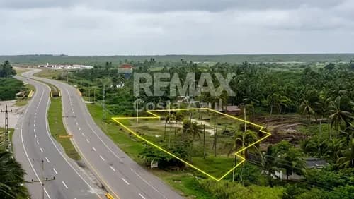 En Venta Terreno De 7.056 Metros Cuadrados, A Orilla De Carretera Nacional Morón Coro, Cercano Al Retorno, En Tucacas.
