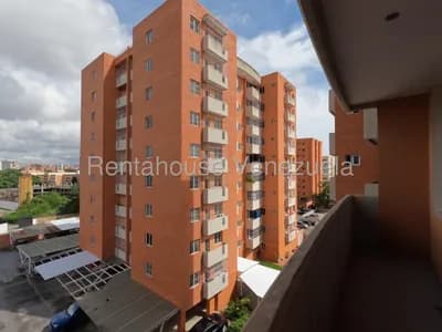 Apartamento en venta en Triangulo del Este, Barquisimeto, Lara - $135k