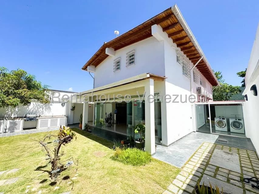 Casa (Multipes Niveles) en Venta en Prados del Este, Distrito Metropolitano