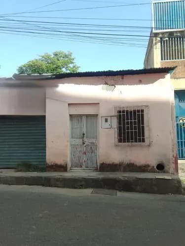 Amplio Terreno Y/o Local Comercial A Pie De Calle. Mr