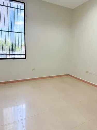 Consultorio Pequeño Al Frente De Patio Trigal