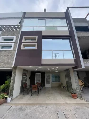 Casa Moderna En Venta - Urb. San Diego, Sector Demócrata