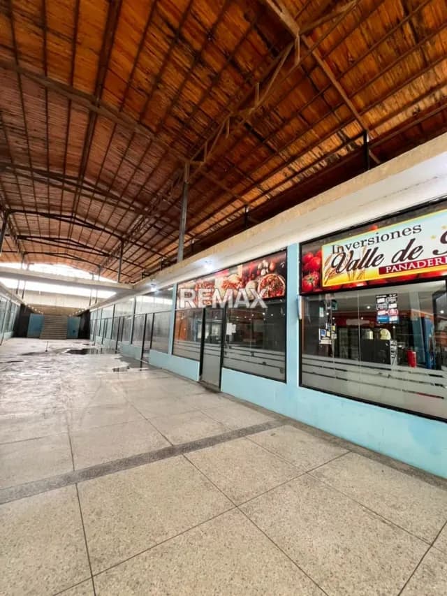 VENTA DE CENTRO COMERCIAL ZONA NORTE SECTOR CARORITA LOCALES OPERATIVOS