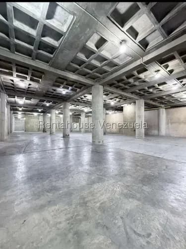 Local O Galpón Comercial En Venta Piedra Azul Caracas Mls #26-20074 (zg)