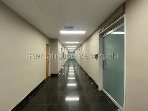 En Alquiler Oficina Ubicada En Las Mercedes. Sv