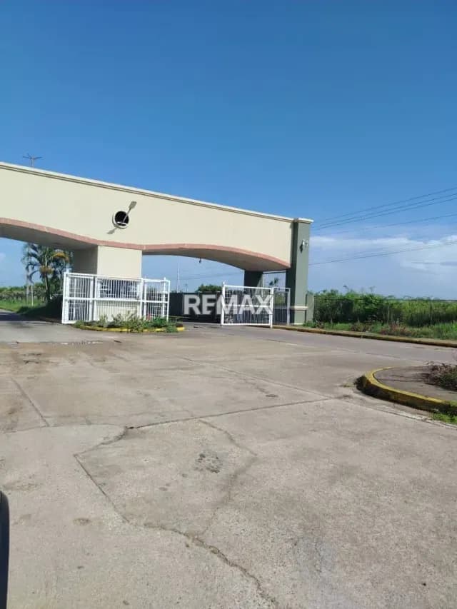 Alquila casa en la Urbanización Jardines de San Jaime, Zona Industrial.