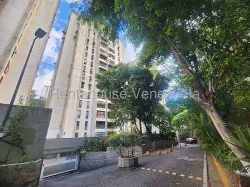 En Venta Apartamento Amoblado Y Equipado En Urb. El Bosque - Chacaíto. Actualizado Y Moderno Mls #26-21074