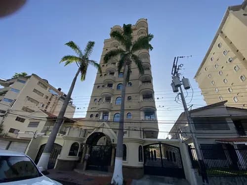 Vende Exclusivo Y Amplio Penthouse De 3 Niveles Ubicado En La Urb La Soledad Res Castillo Real.013jsc