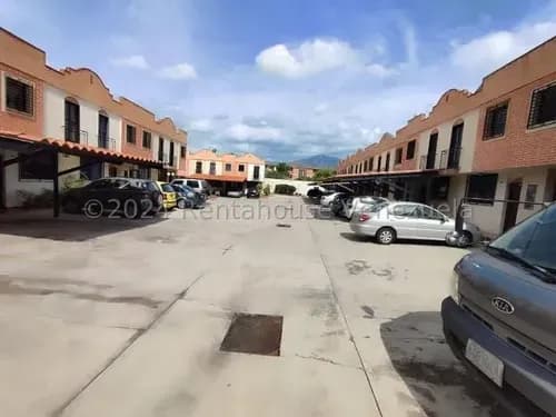 Rosa Espinoza Vende La Independencia De Una Casa Con La Seguridad De Un Conjunto Cerrado. 24-28629 May25