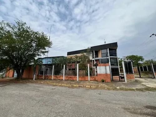 Edificio Con Galpon En Zona Industrial De Valencia