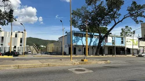 F-7i2. Alexora Vende Terreno Comercial De Alto Valor Comercial Y Potencial, Con Pozo De Agua Propio, Ubicado En Av Bolívar. (1,13,2)