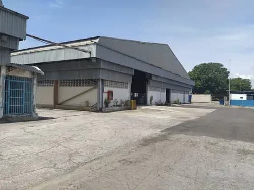 Eli Juarez Galpón 5.000 Metros Cuadrados De Almacenamiento. Área De Oficinas Con Cubículos. Batería De Baños Y Vestidores Área Para Comedor Y Descanso Del Personal 4 Muelles De Carga Y Desca