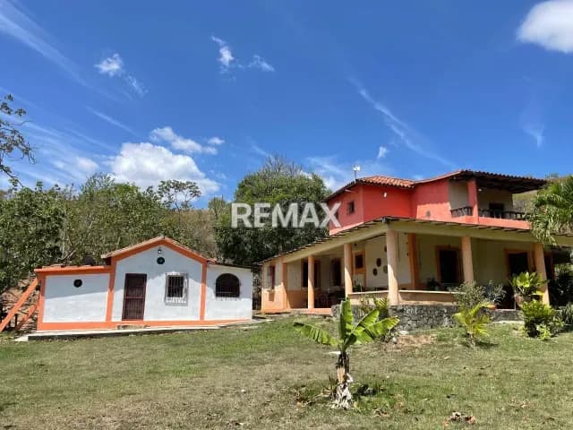 Venta de Casa campestre Estilo Colonial. Campo Claro Aguirre, Montalban