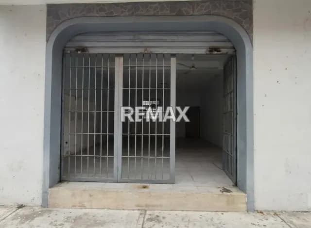 Se alquila amplio local comericial
