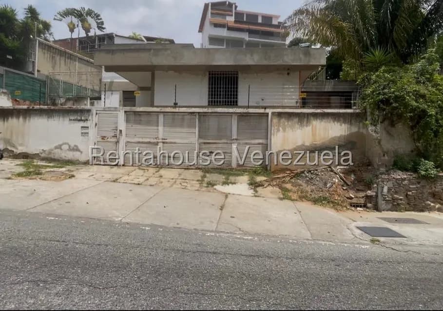Casa (Multipes Niveles) en Venta en Prados del Este, Distrito Metropolitano