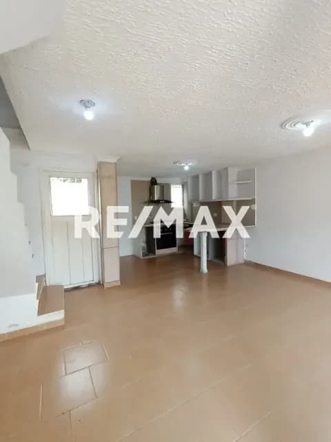 Alquiler de Town House en la Urb. Villa Falcón, Cúa, Edo. Miranda.