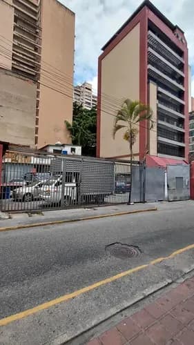 Excelente Terreno De 538 Mts Usos Industrial Y Comercial Variables Urbanas R-7 Para Edif Con Todos Los Servicios A 1/2 Cudra De La Av.urdaneta Y La Plaza Candelaria Caracas Todo Al Día.