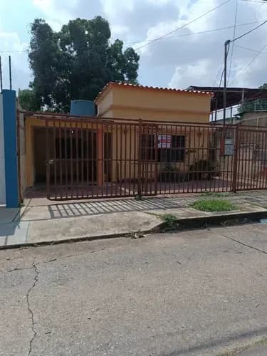 Luis V Venta De Terreno Con Casa (area Comercial) Ubicado En La Urbanización La Alegría Detrás Del C.c. Concepto La Viña.