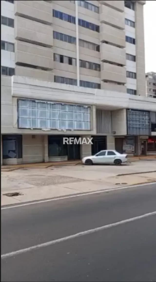 LOCAL COMERCIAL EN VENTA, UBICADO EN BELLA VISTA EN EL EDIFCIO EMPRESARIAL NORTE