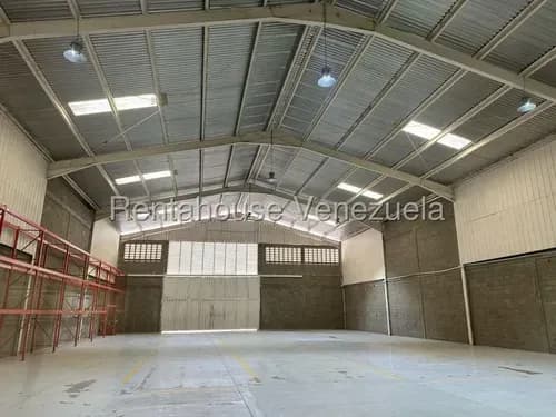Raíza Suárez Vende 2 6 9 3 8 7 Excelente Galpón De 840mtrs Con 4 Oficinas, 5 Baños, Zona De Descarga, Ubicado En La Zona Industrial Ii De Barquisimeto