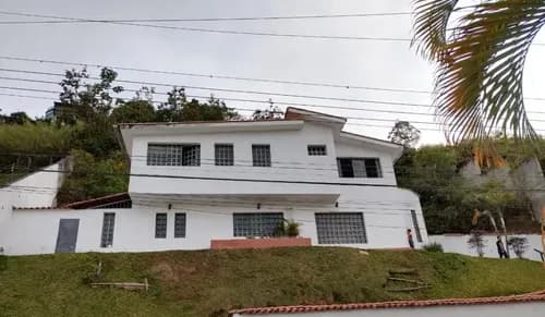 En Venta Encantadora Casa , Un Refugio De Tranquilidad Y Confort Ideal Para Tu Familia