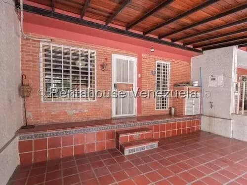 Inmuebles Milagros Nazareth Casa En Alquiler En Barquisimeto Lara Zona Este Club Hipico Las Trinitarias. Codigo Del Inmueble 26-15488 Economica Residencial Economico