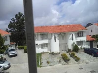 Alquiler Townhouse en Colinas de Carrizales, Municipio Carrizal, estado Miranda