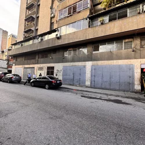 Puente Hierro Alquiler Local A Pie De Calle, 156 M2 , Distribuidos En Pb Y Mezanina , Posee Doble Santamaría Para Exhibición De Sus Productos, Mostrador, Montacargas, Zona De Almacen, Oficina, 2 Baño