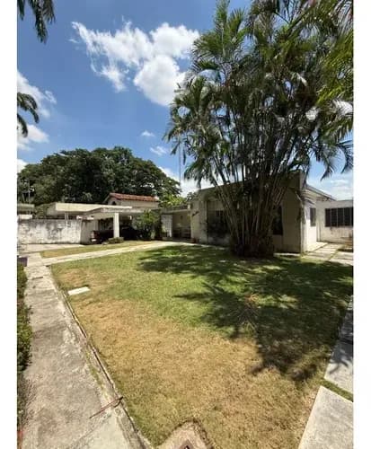 Casa En Venta En Guaparo: Amplio Terreno Y Excelente Ubicación