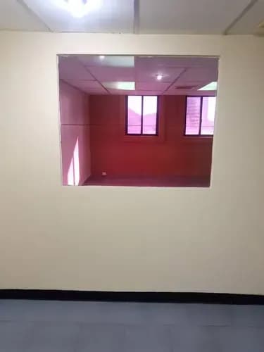 Oficina Comercial En La Torre Empresarial Araujo Calle Independencia -centro De Valencia Piso Medio Sin Amoblar Consta De 55mts Recepción Oficina Grande Baño Área De Faena Ascensores Activos Reja