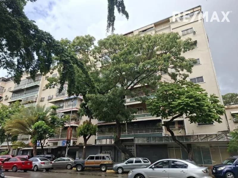 En venta Local Comercial en la Av Victoria , Las Acacias