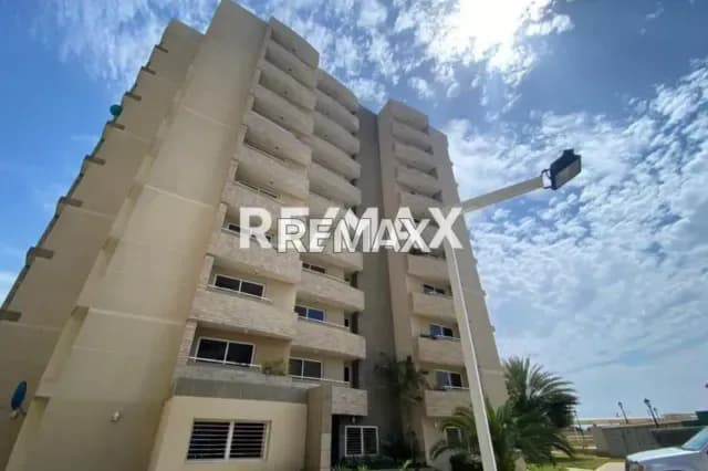 Apartamento en Alquiler Res. Lago Country III