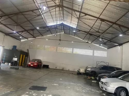 Yr Se Alquila Galpón En La Av Bolívar Norte Ideal Para Taller Mecánico De La Tontería, Cambios De Aceites O Auto Lavados