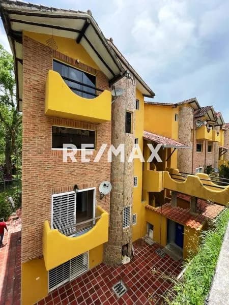 APARTAMENTO DUPLEX EN ALQUILER - URB. LA UNION