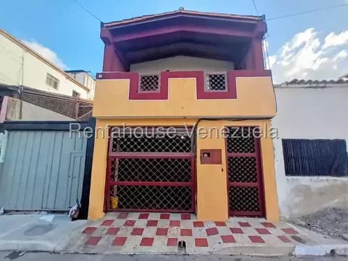 # Casa En Alquiler En Barquisimeto Oeste, Rafael Gamarra Ofrece, 2b12409, Totalmente Amoblada En Optimas Condiciones, Con Todos Los Servicios Basicos! Contactame.